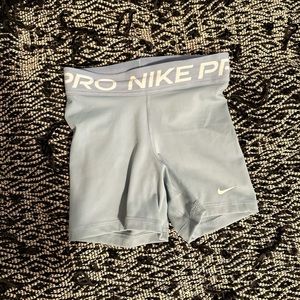 Nike pro XS